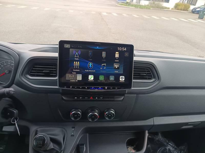 Pose autoradio haut de gamme à Lyon: Alpine ILX F115D, compatible Apple Carplay et Android Auto, 1200€ TTC 